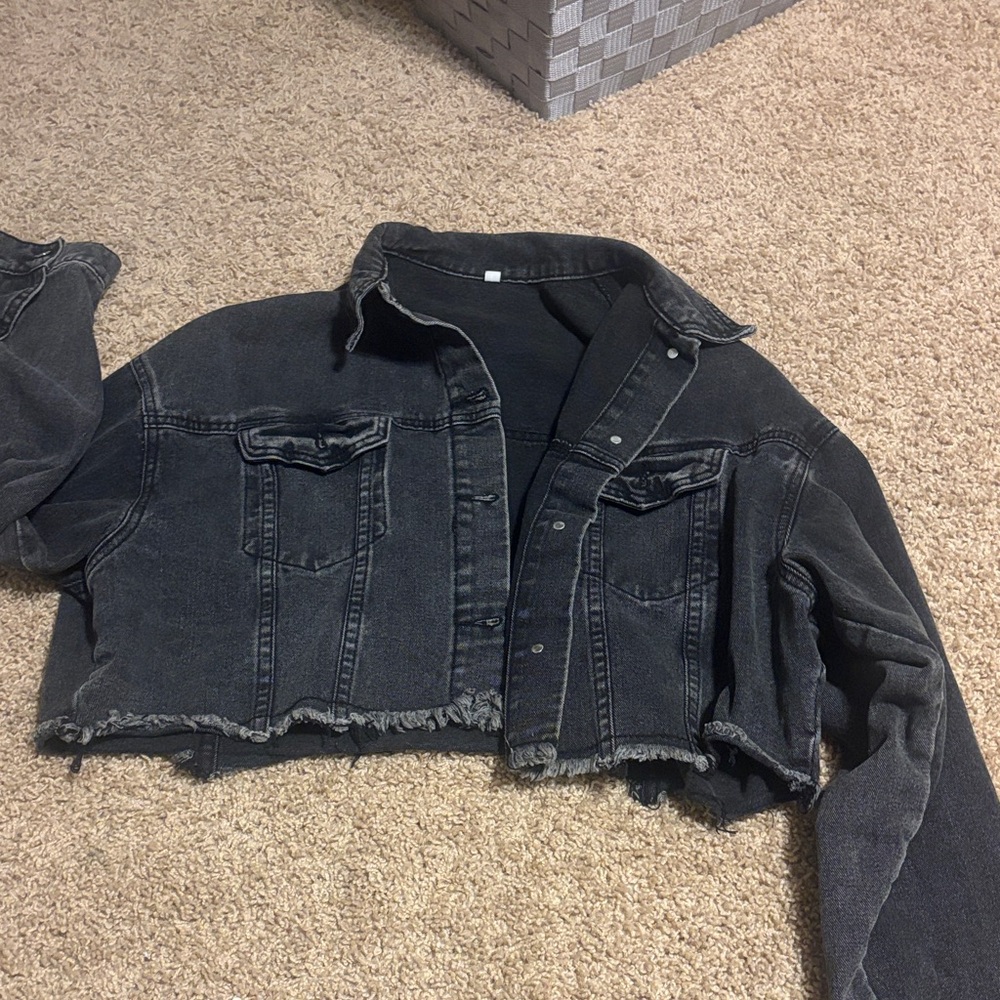 Stylish Black Cropped Denim Jacket